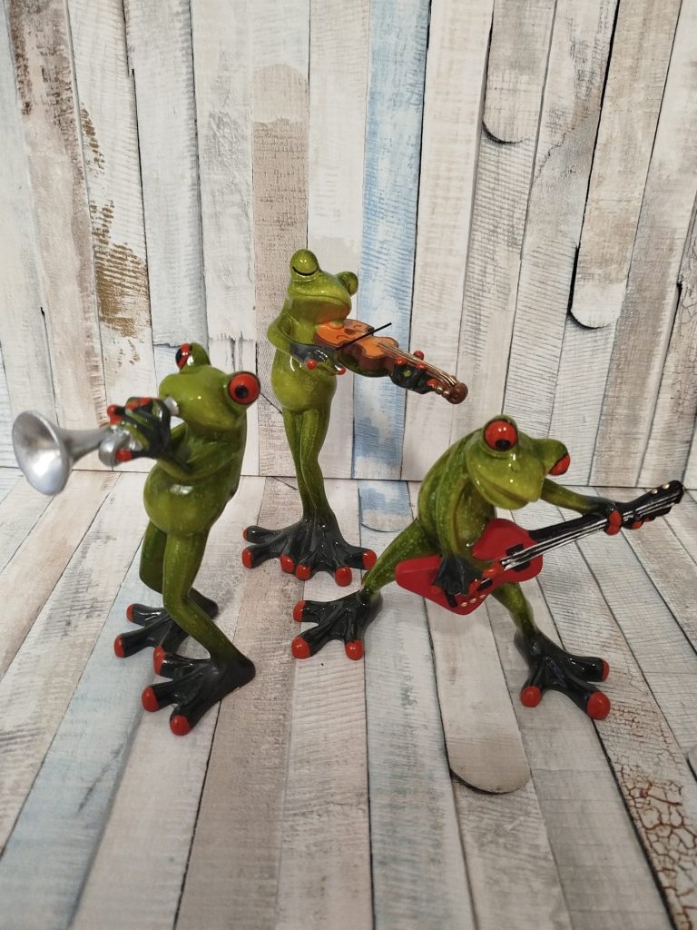 Frösche als Deko Frösche mit Herz als Wophnungsdeko